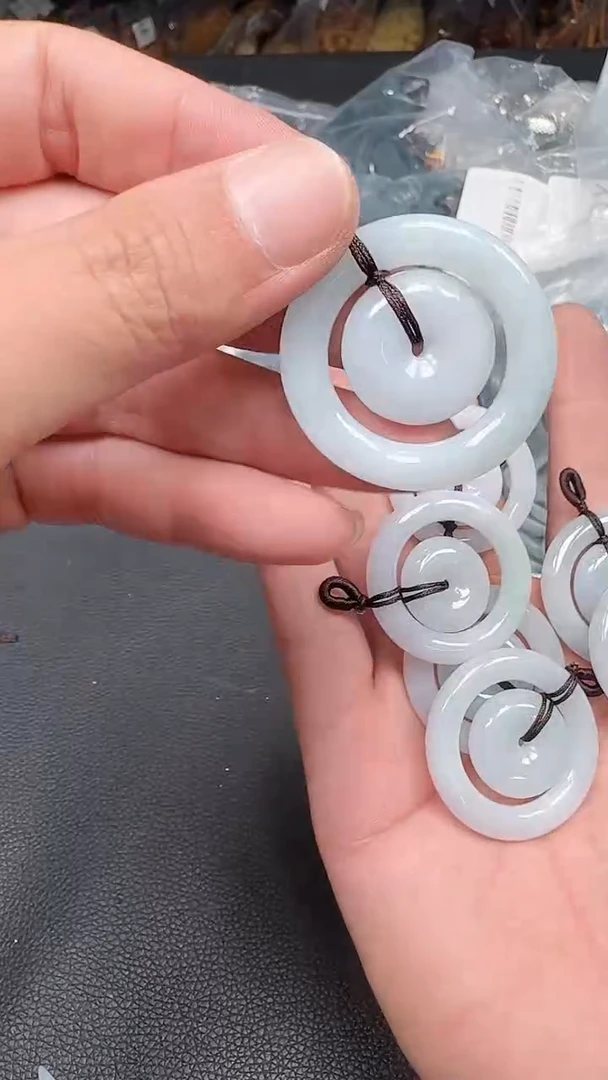 翡翠未镶嵌颈饰101