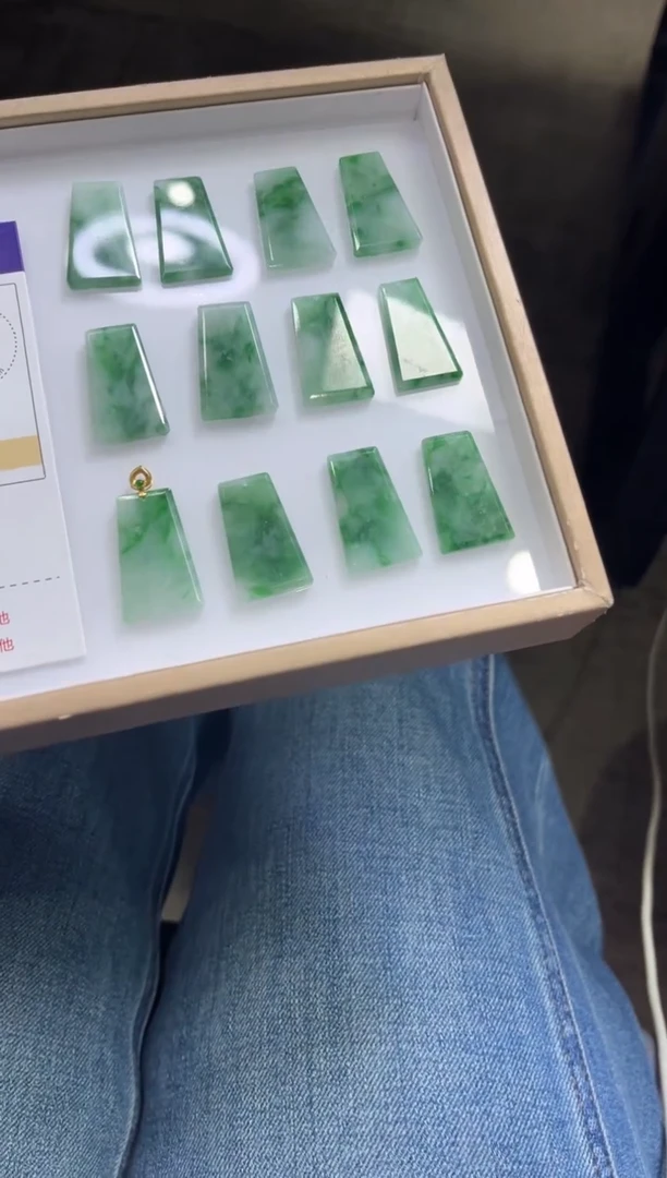 颈饰18K金镶嵌翡翠K307/多样性发一件/配绳子