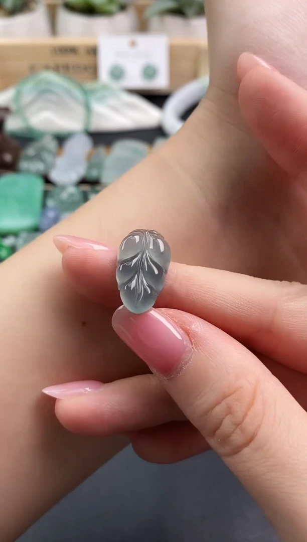 颈饰未镶嵌翡翠叶子