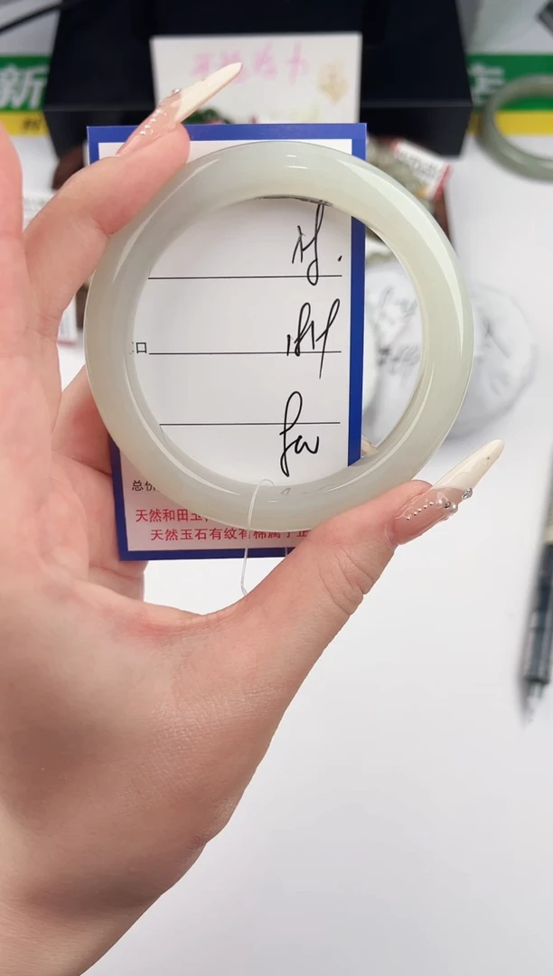 未镶嵌手镯和田玉8颜色微差无瑕