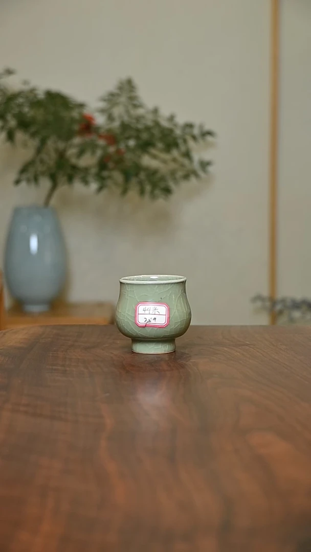 25#杯 豆青釉 微瑕 朱家汝窑款