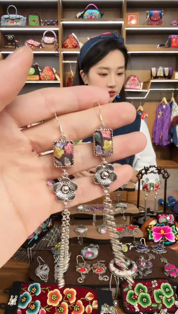 【闪购商品】织绣54蒙阿苏苗绣传承