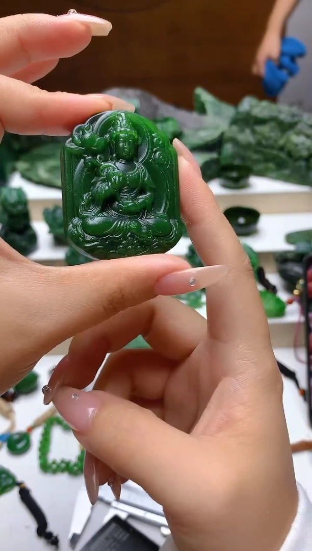 颈饰未镶嵌和田玉（碧玉）0