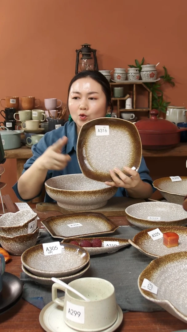 陶瓷A316 一只陶瓷粗陶方圆盘可能微瑕