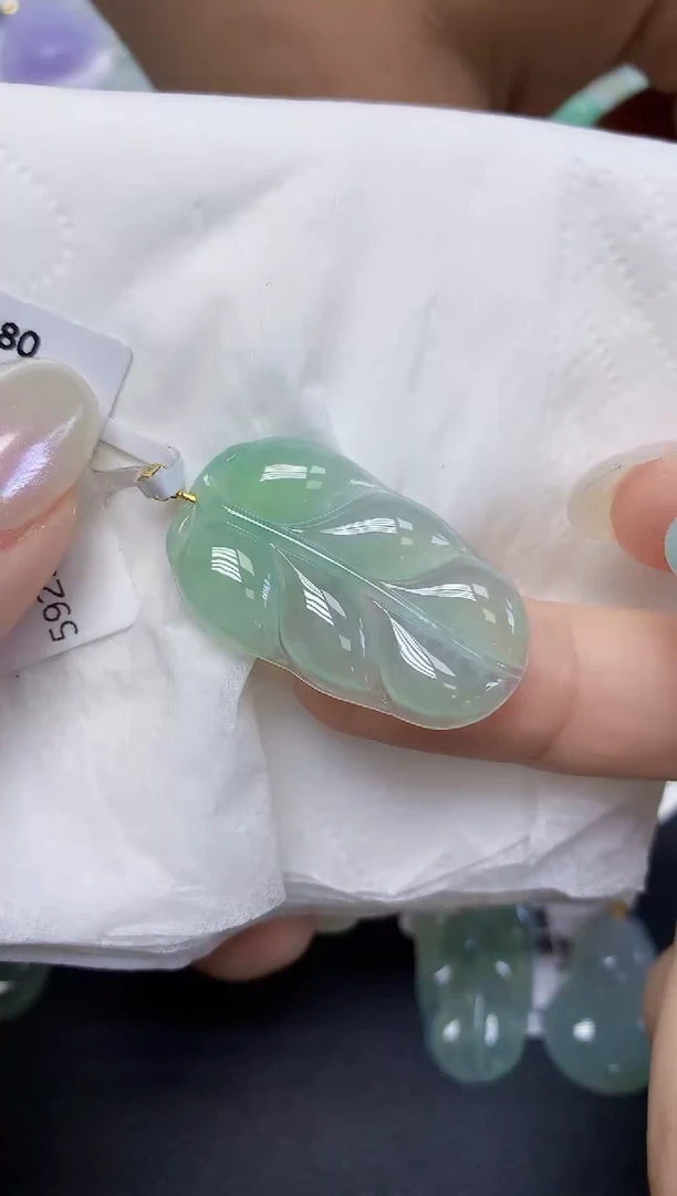 翡翠18K金镶嵌颈饰天然缅甸翡翠A货