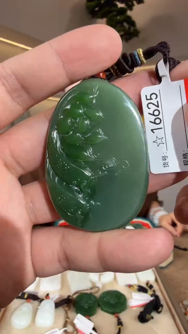 颈饰未镶嵌和田玉1