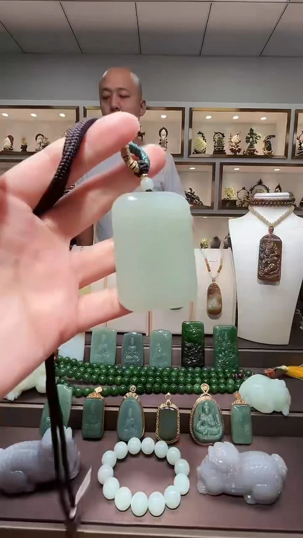 和田玉未镶嵌颈饰苏