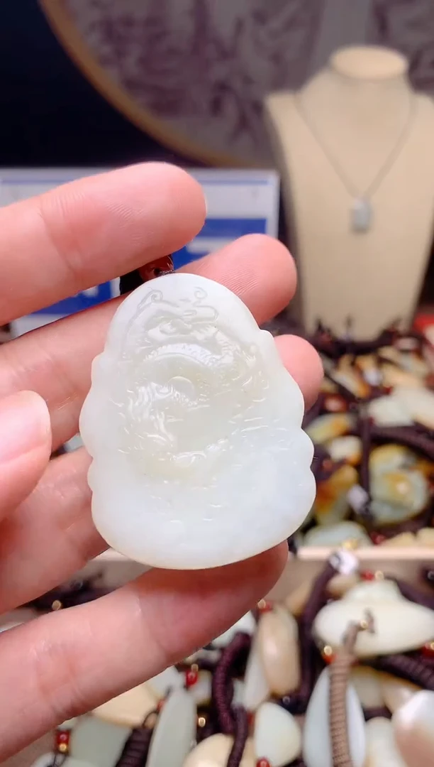 和田玉未镶嵌颈饰1