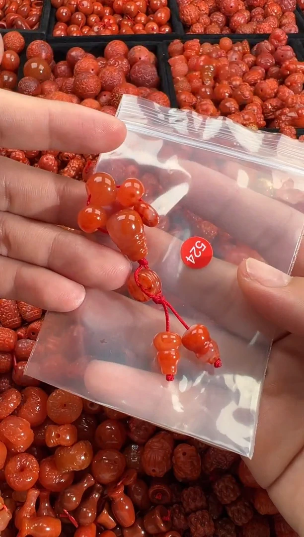 南红玛瑙未镶嵌颈饰1