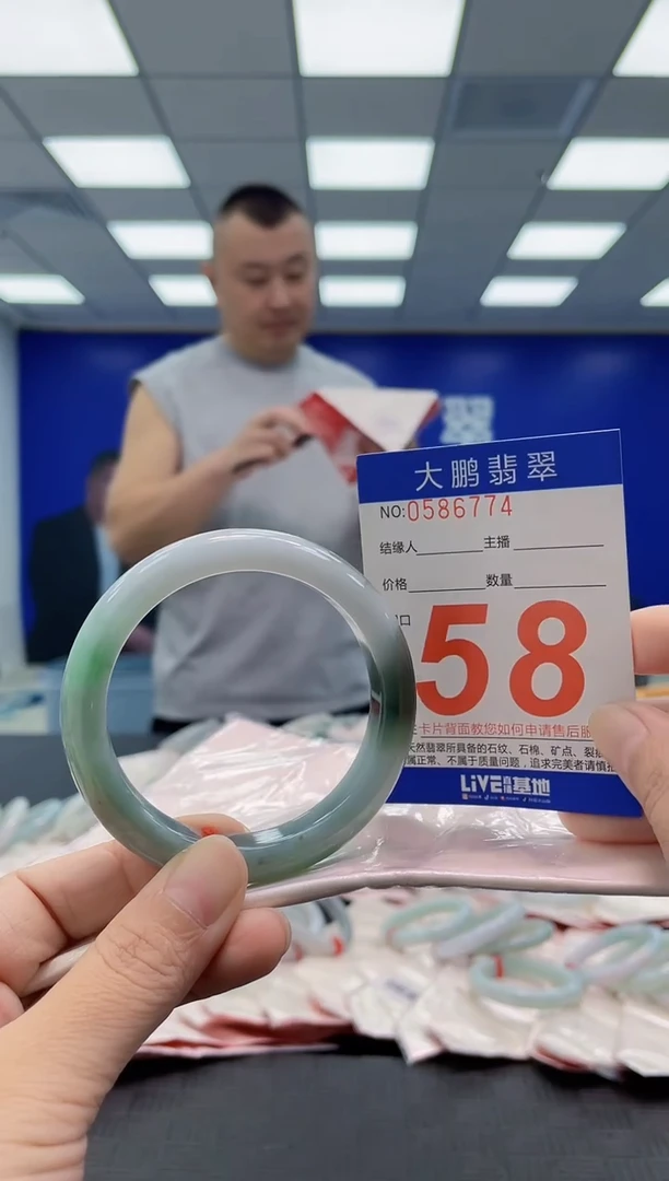 未镶嵌手镯翡翠AAAAAAAAAA
