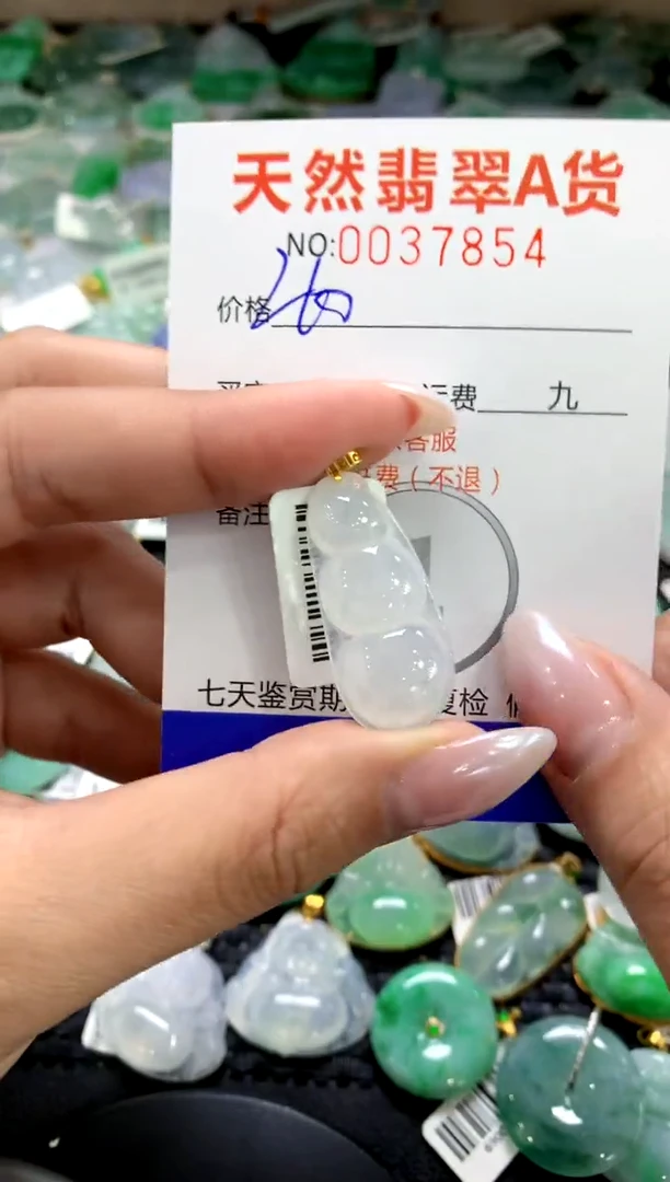 颈饰18K金镶嵌翡翠1111111111111111