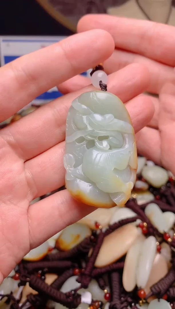 和田玉未镶嵌颈饰1