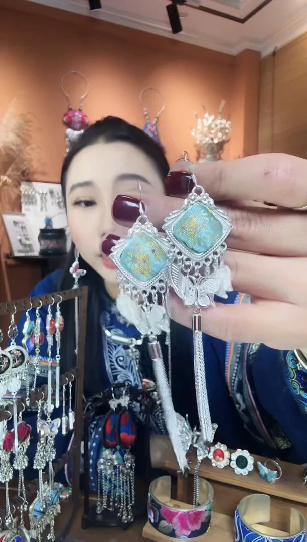 【闪购商品】刺绣纯手工民族风耳环