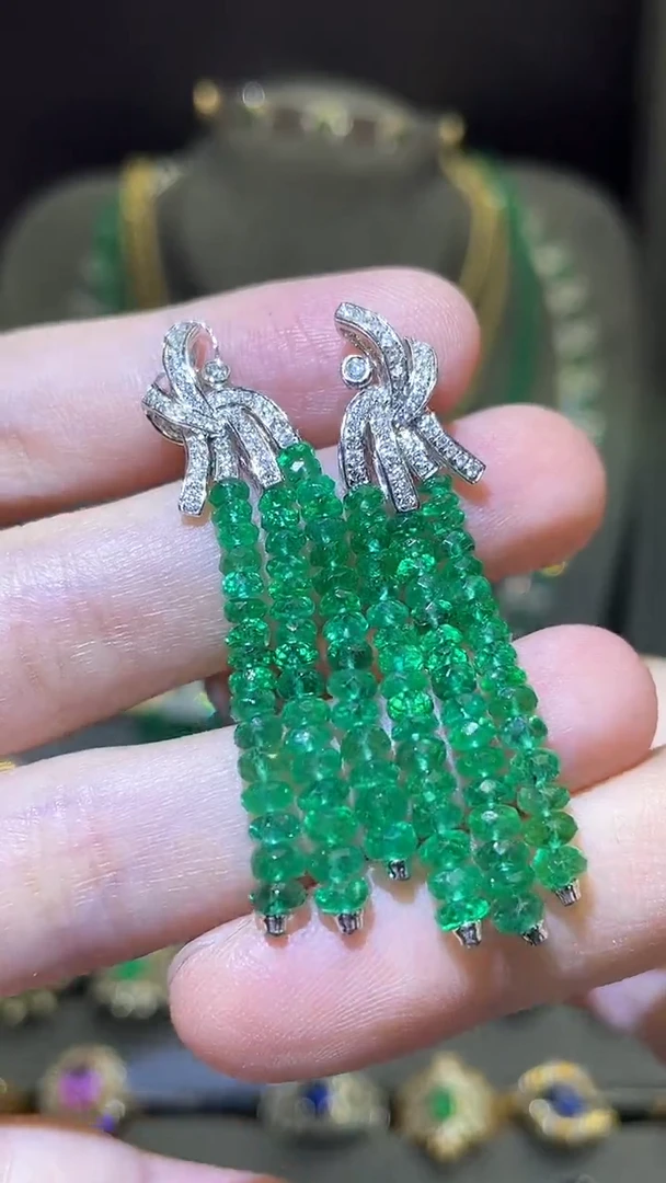 耳饰18K金镶嵌祖母绿15.7ct