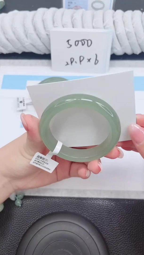 未镶嵌手镯石英质玉133-55.2