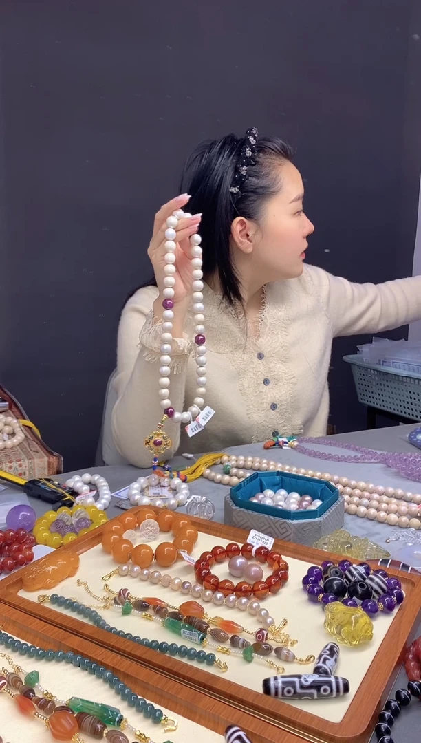 3****736籽手持一物一证 铜乐旭收藏