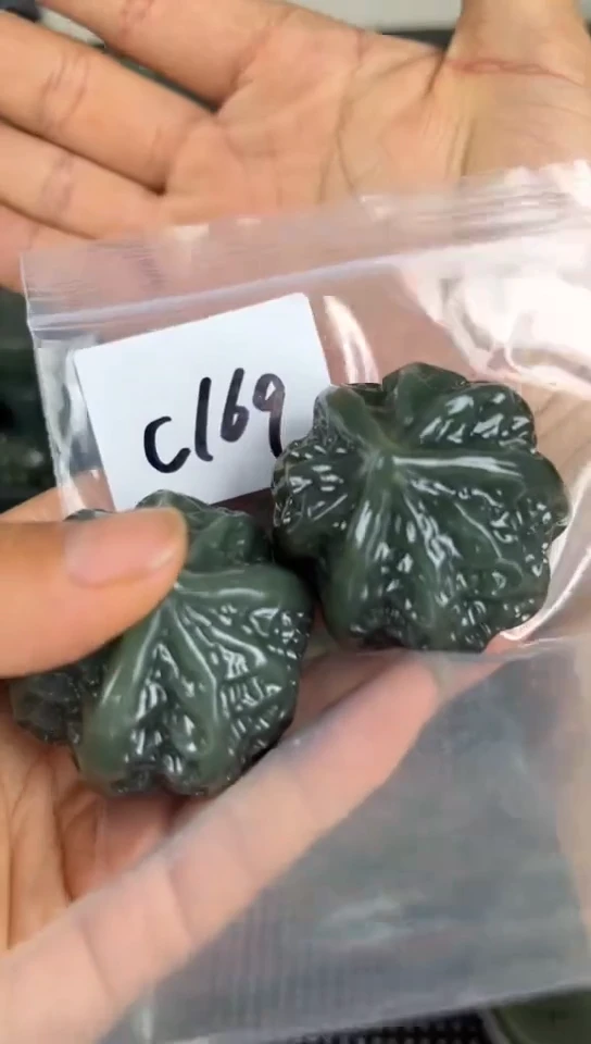 和田玉未镶嵌珠宝半成品核桃