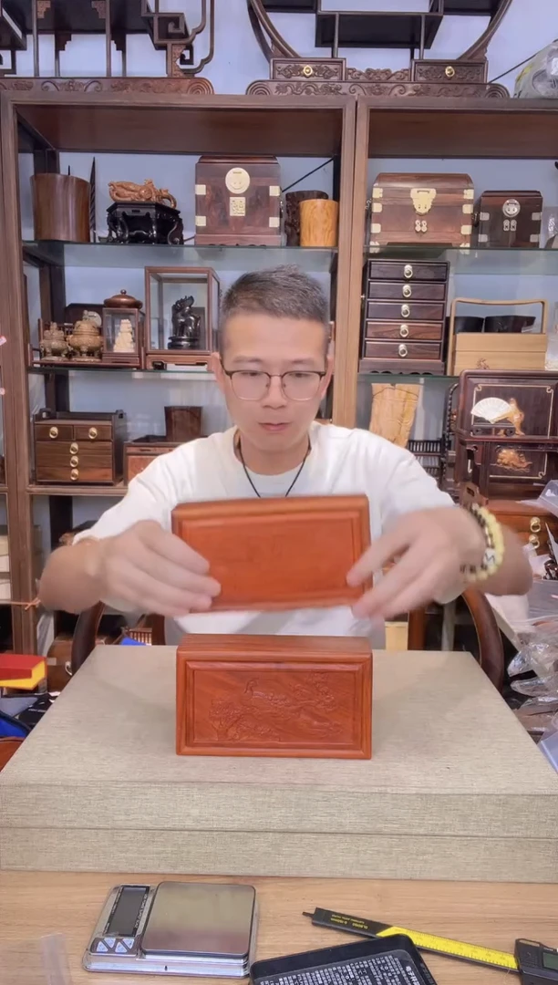 乌木类书架802红花梨雕刻长方抽拉盒2个   瑕疵