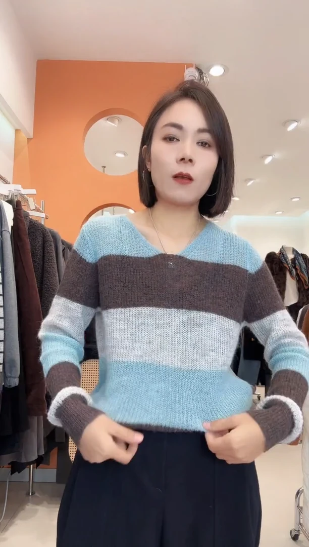 1170蓝咖撞色小v领