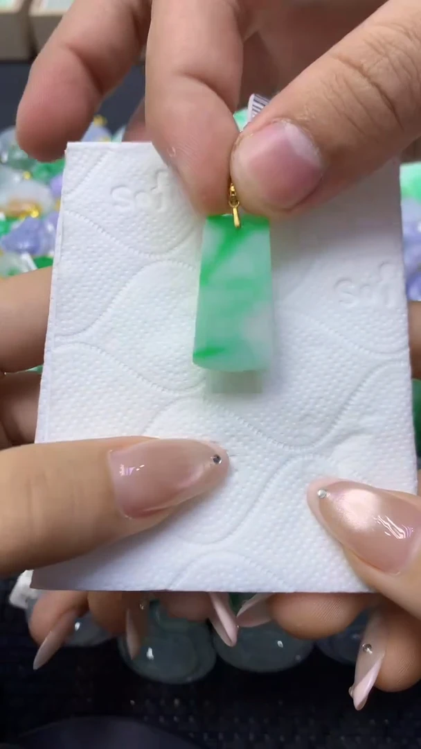 颈饰未镶嵌翡翠天然缅甸翡翠A货