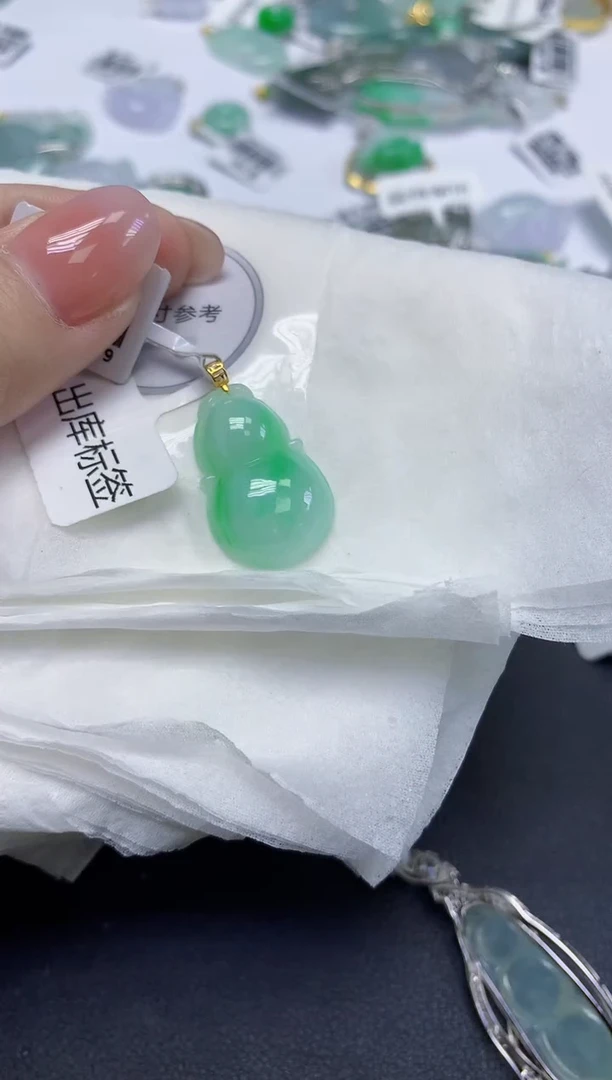 颈饰18K金镶嵌翡翠天然缅甸翡翠A货多样性发一件
