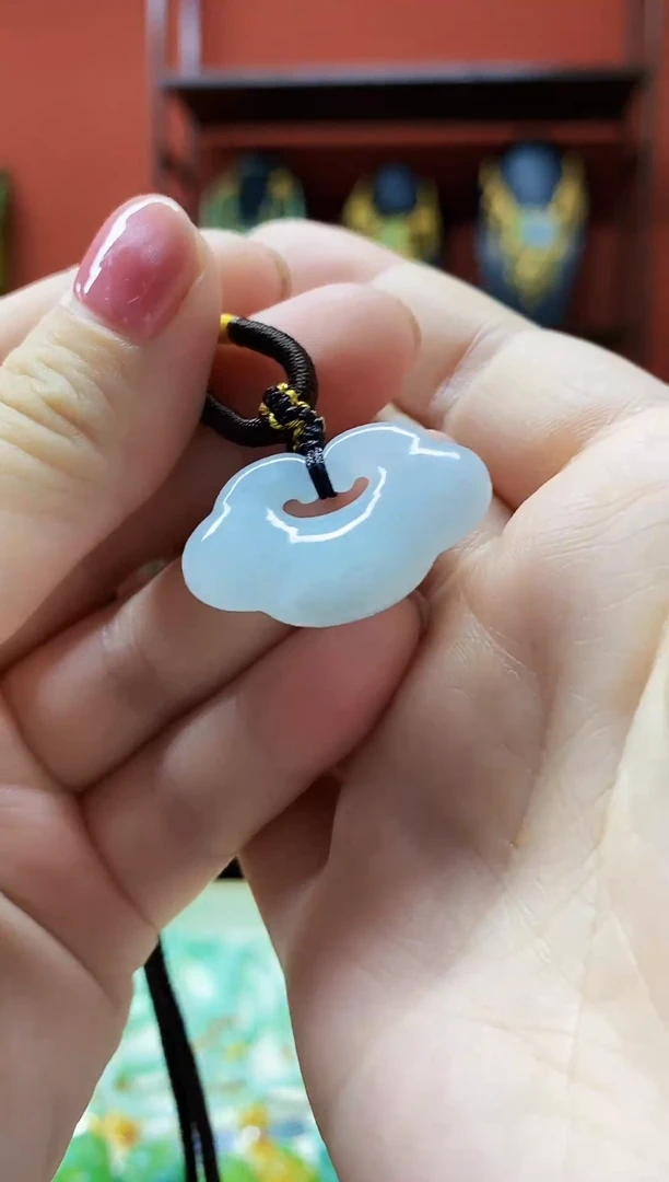 颈饰未镶嵌翡翠吊坠发其一