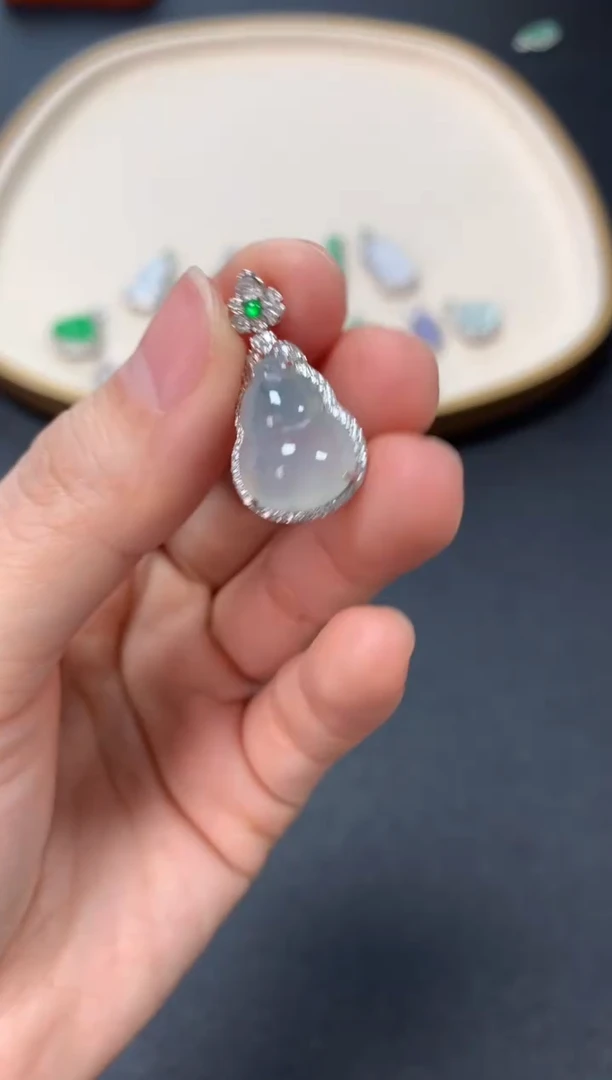 【闪购商品】翡翠吊坠(不含链)18K金镶嵌3980