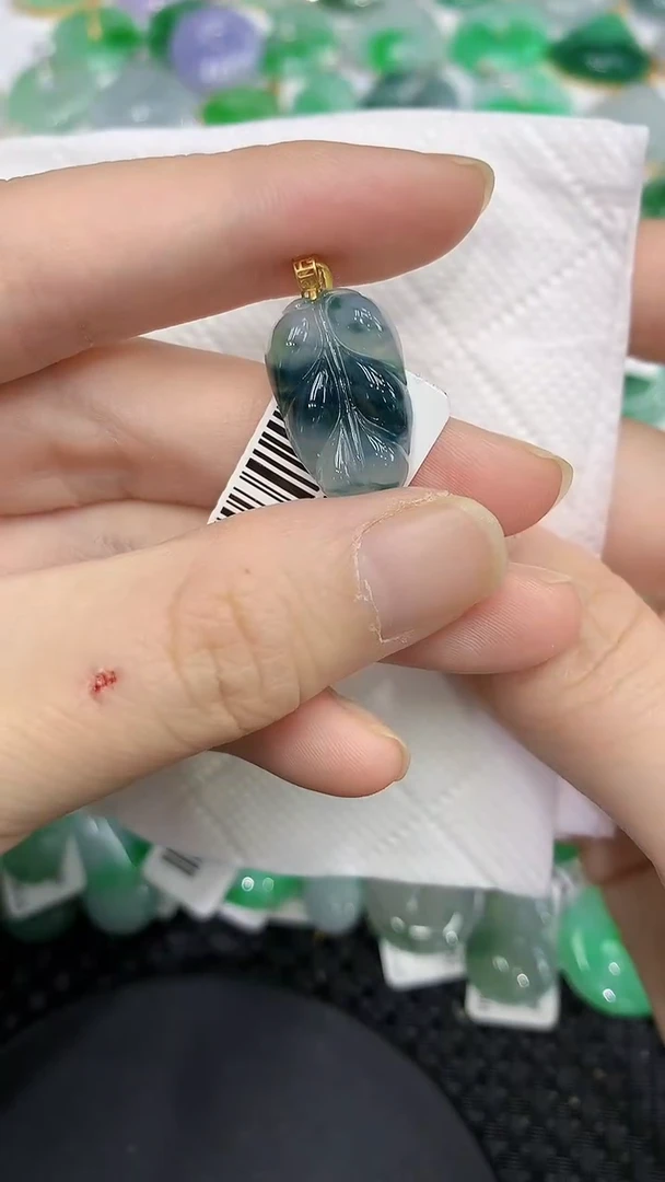 颈饰18K金镶嵌翡翠111111111