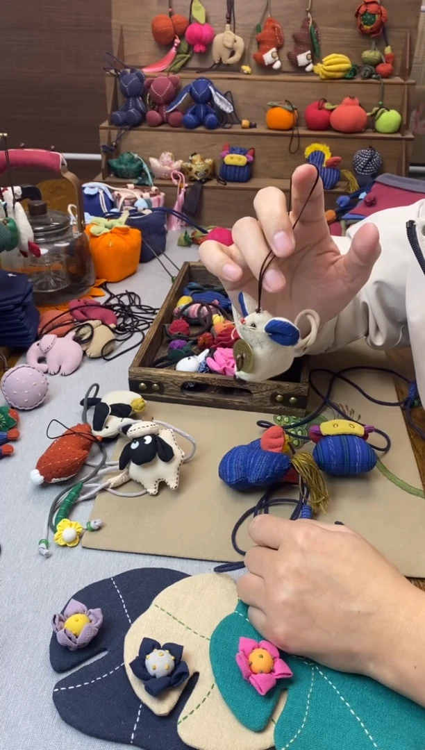 布艺抱钱鼠 挂件