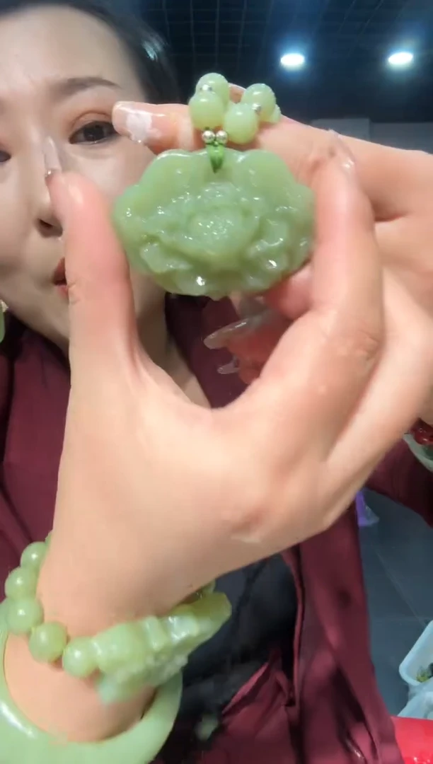 【闪购商品】岫玉颈饰未镶嵌湖水绿牡丹花锁【半珠链】