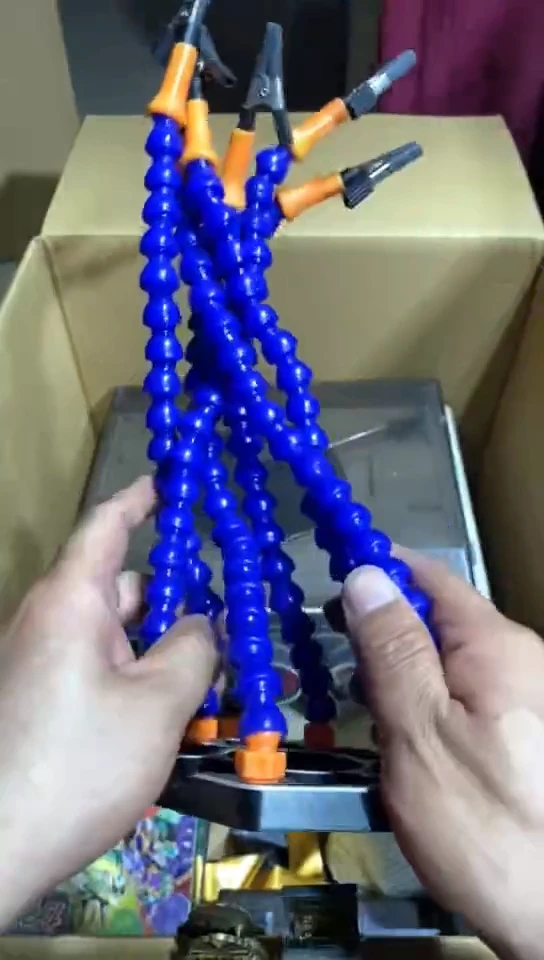 8新中古商品，瑕疵品，不保好坏。708