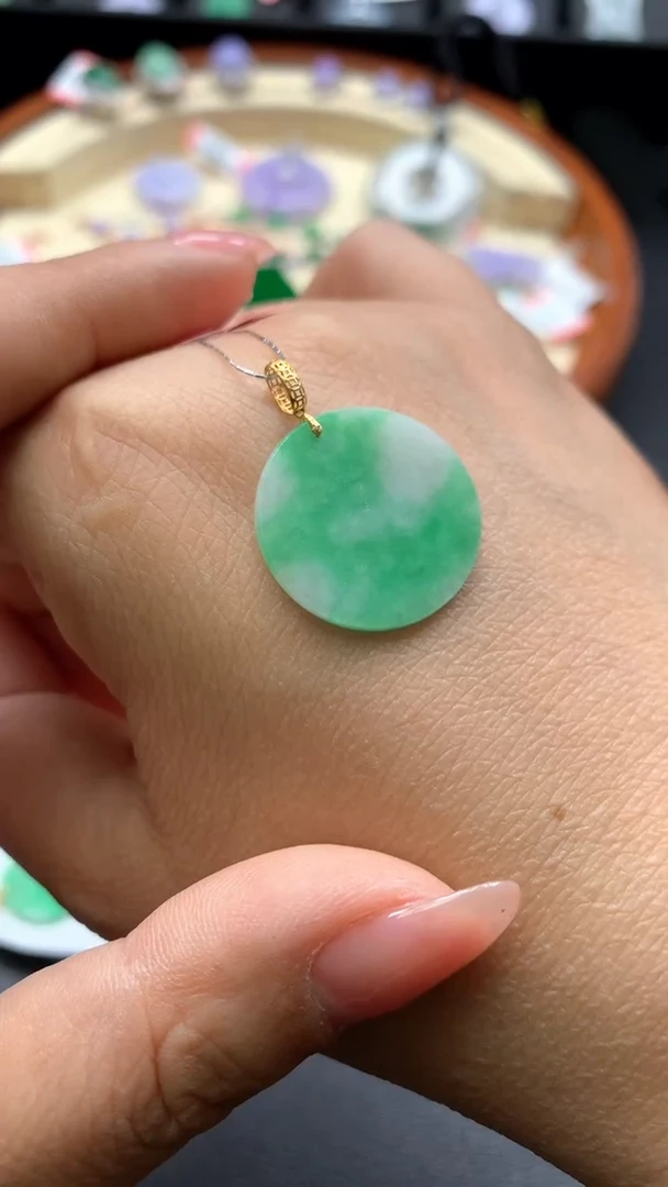 【闪购商品】翡翠吊坠(不含链)18K金镶嵌天然A货翡翠