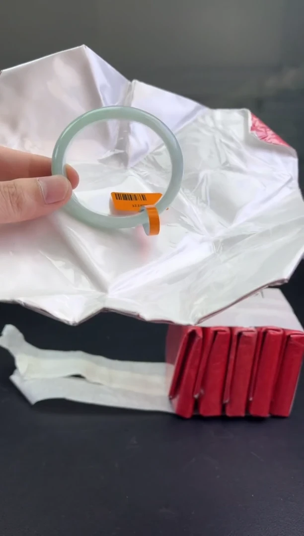 翡翠手镯（贵妃镯）未镶嵌翡翠手镯4