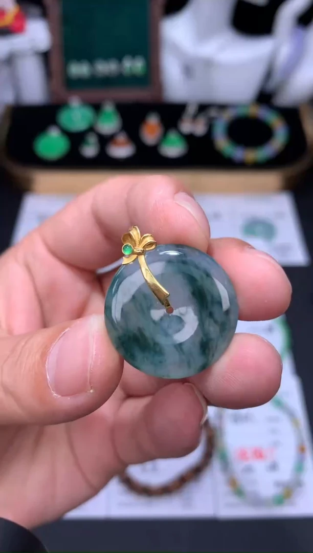 颈饰18K金镶嵌翡翠48小时鉴赏期 退货不扣服务费