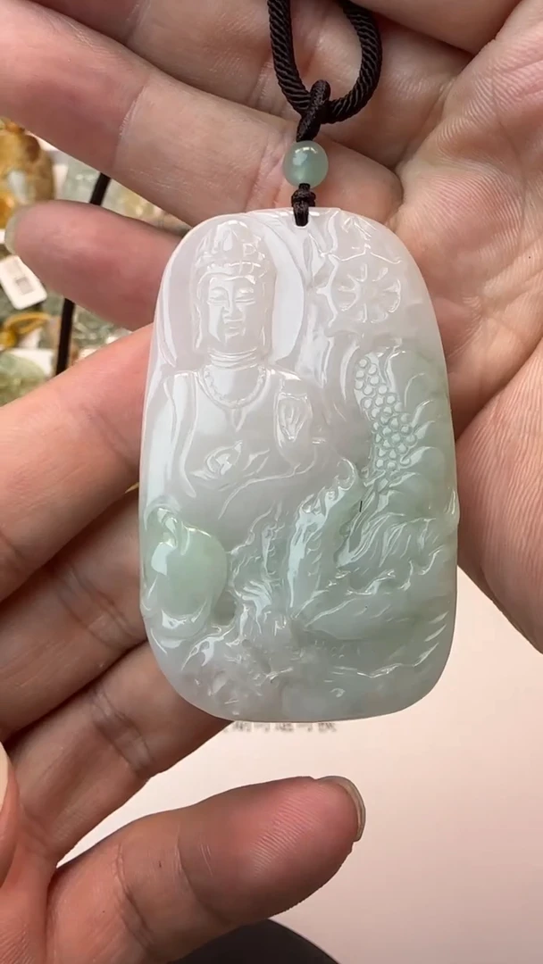 颈饰未镶嵌翡翠一****。天然翡翠