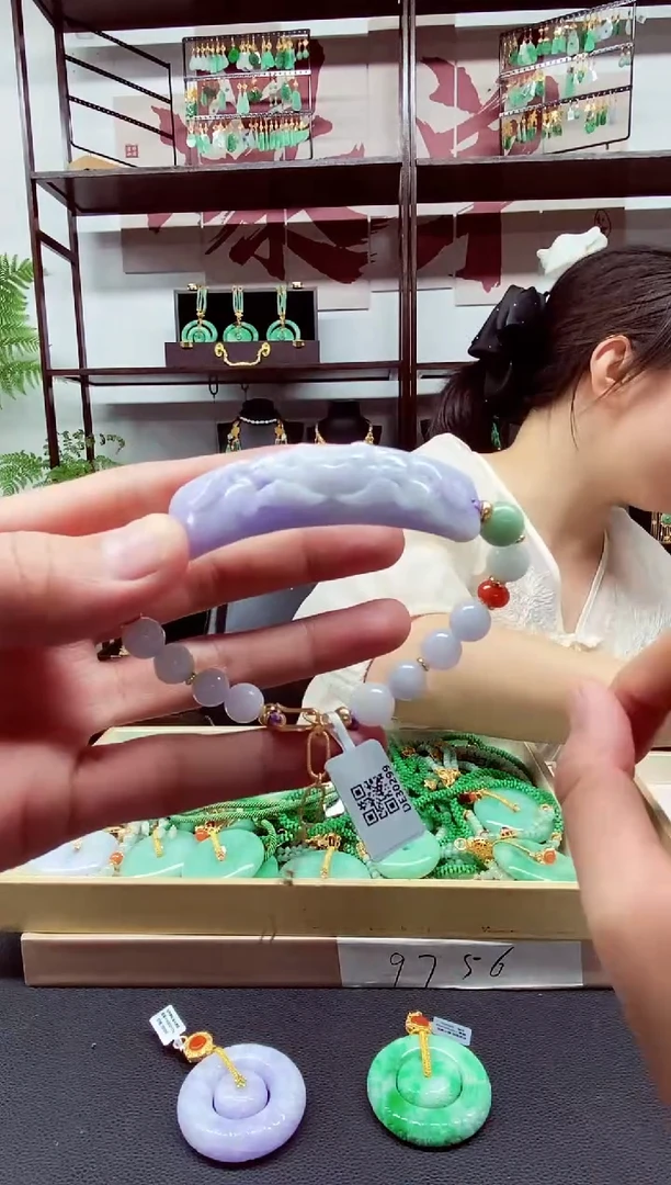 翡翠未镶嵌颈饰翡翠手牌