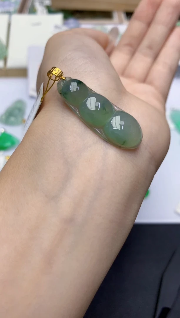 翡翠18K金镶嵌颈饰天然缅甸A货翡翠