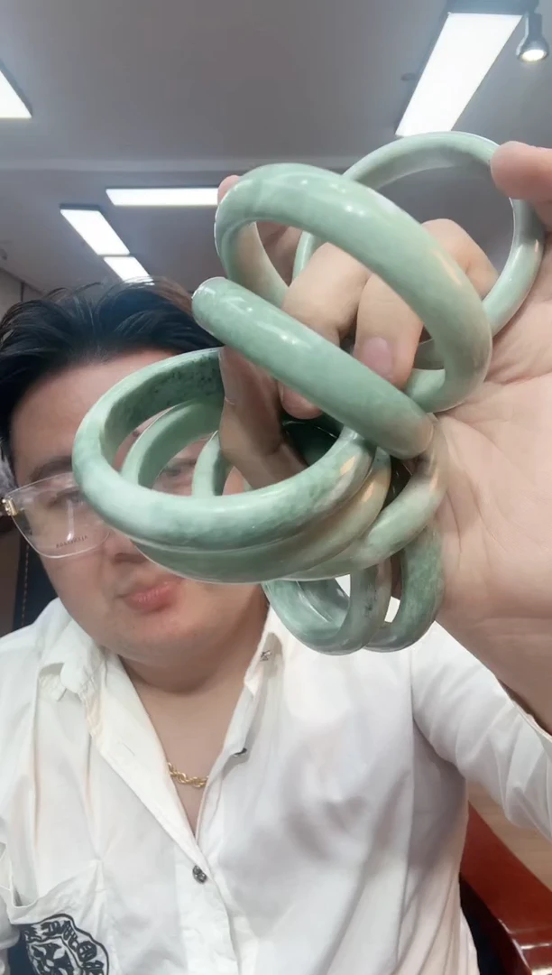 未镶嵌蛇纹石玉颈饰多样性随机发货