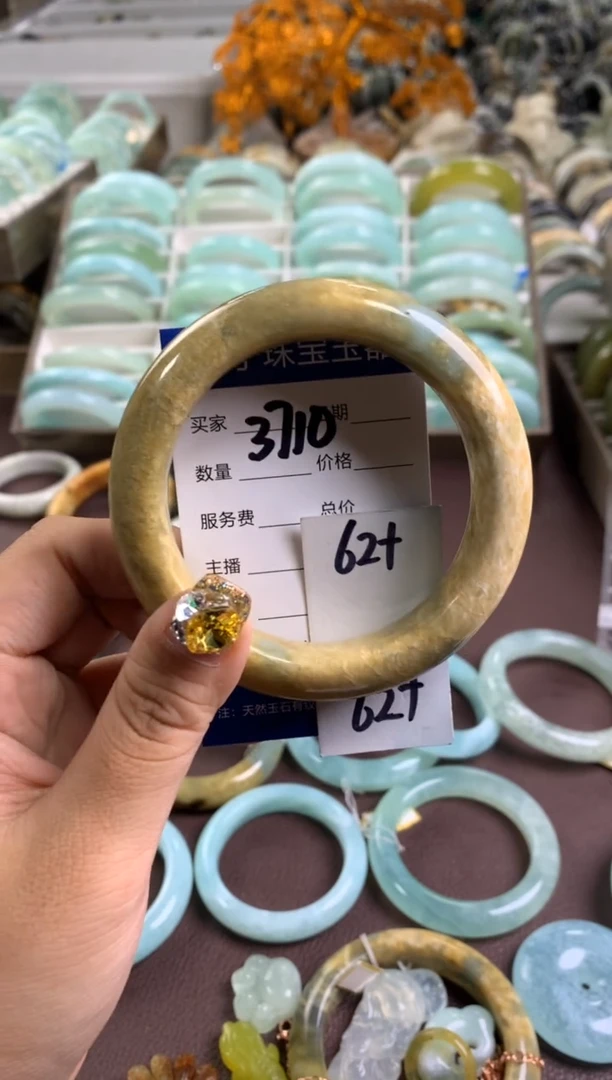 【闪购商品】蛇纹石玉手镯未镶嵌3710