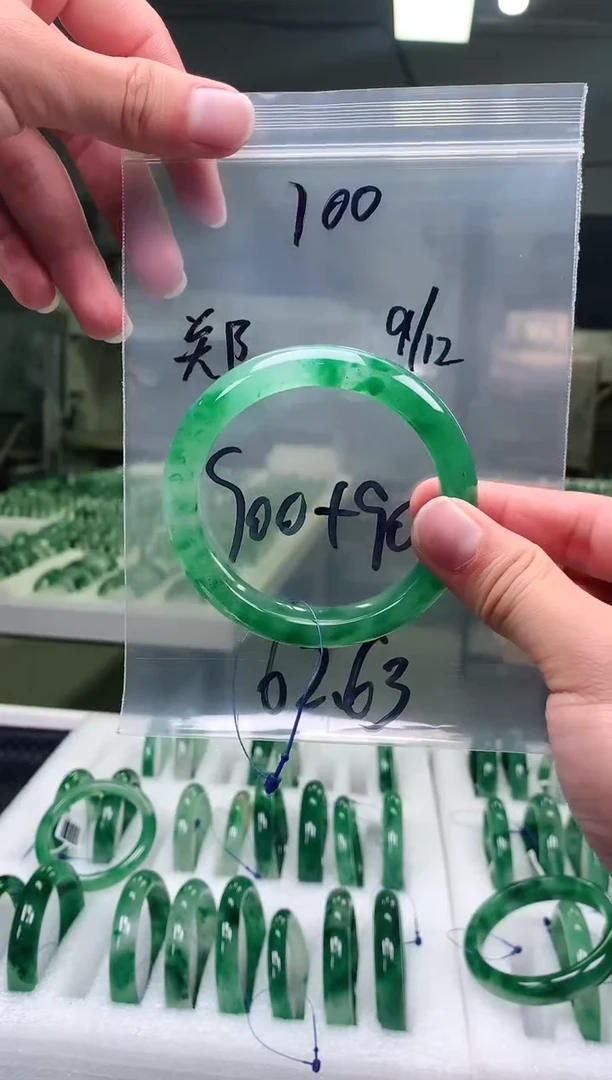 未镶嵌非洲翠手镯石英质玉非洲翠手镯圈口100号