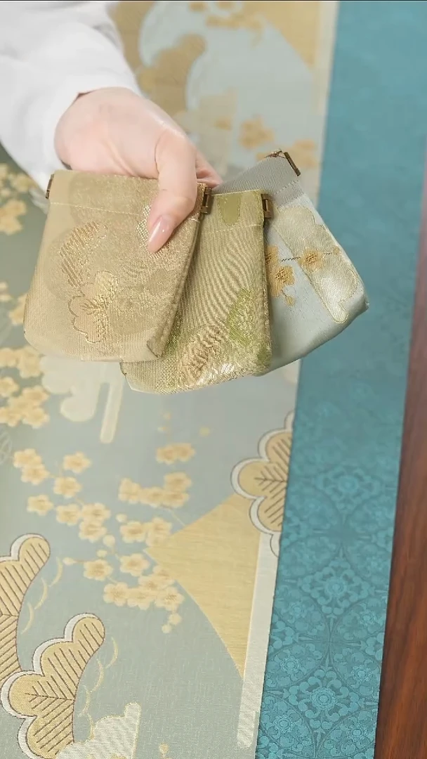 福利小鱼包三个.