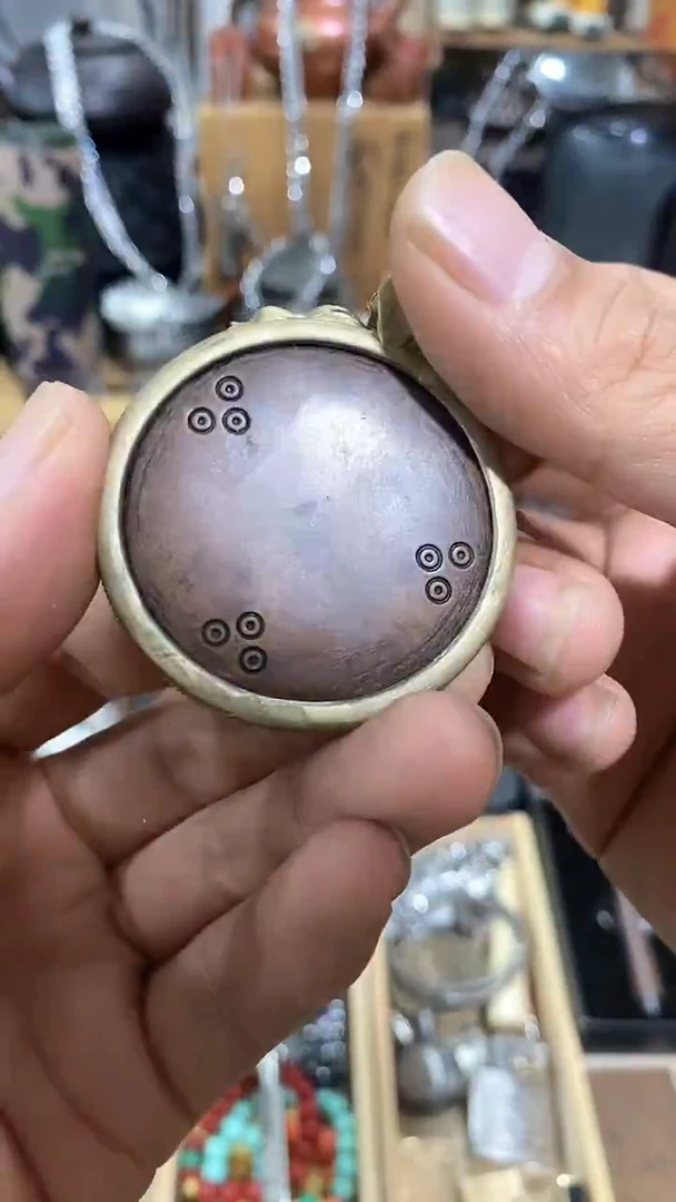瓷片闪购商品  如图所示