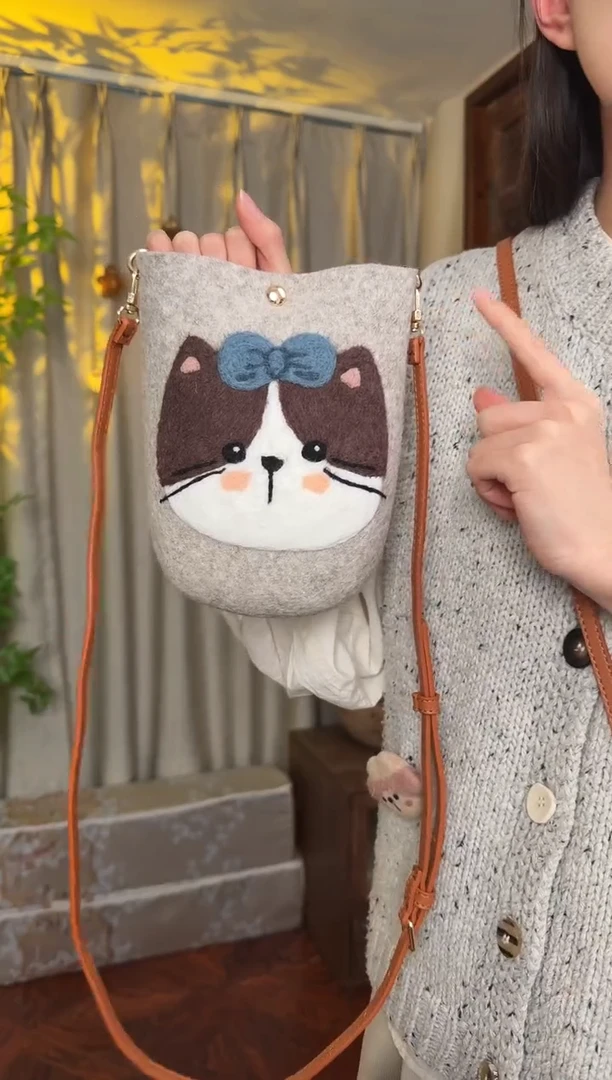 羊毛非遗羊毛毡包 手机包灰猫咪
