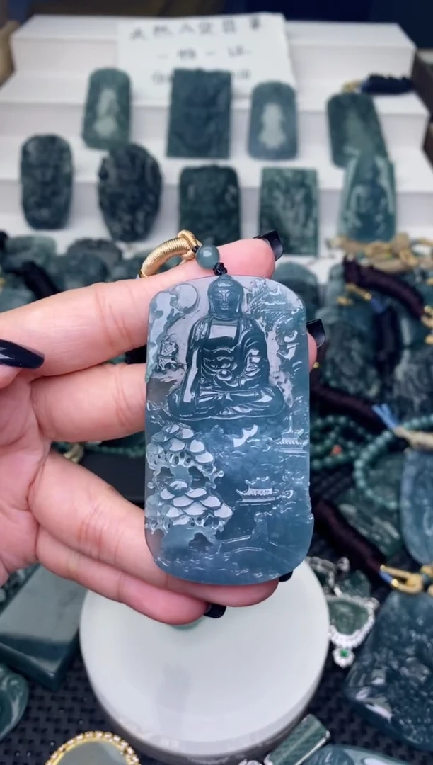 颈饰未镶嵌翡翠