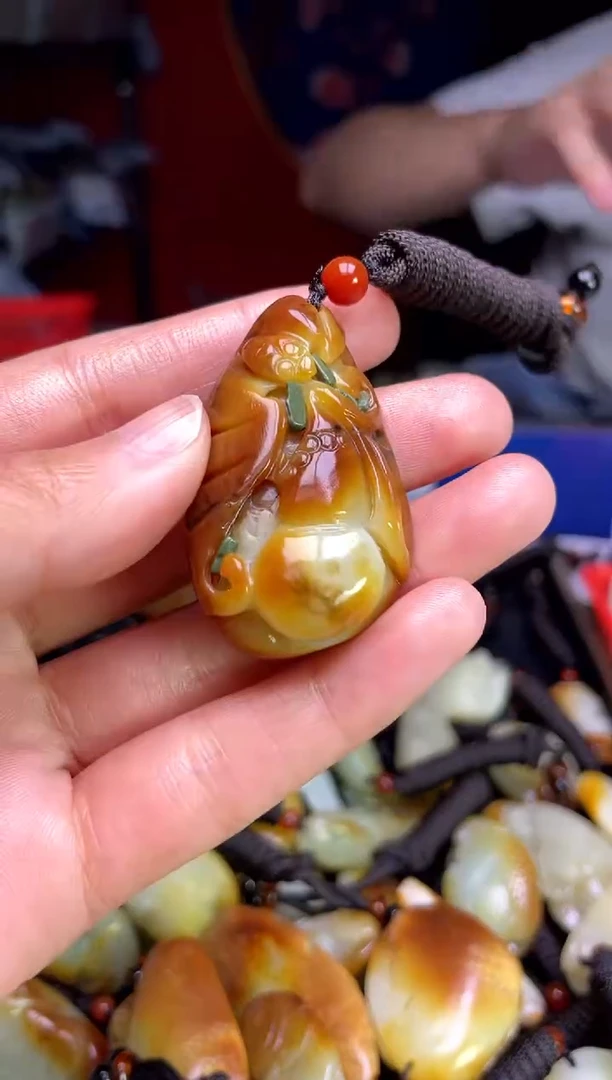 和田玉未镶嵌颈饰1