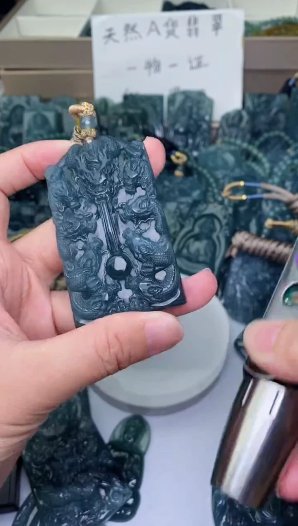 颈饰未镶嵌翡翠
