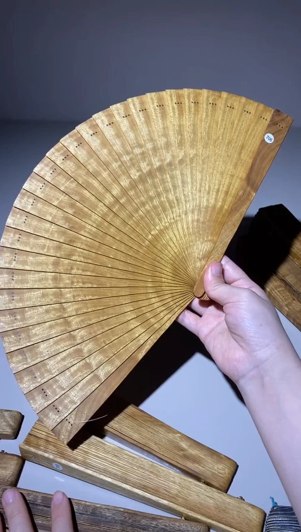 金丝楠董****?21cm金丝楠木小叶桢楠扇706