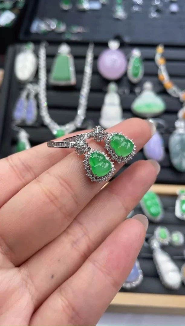 18K金镶嵌挂件翡翠YL01128-1