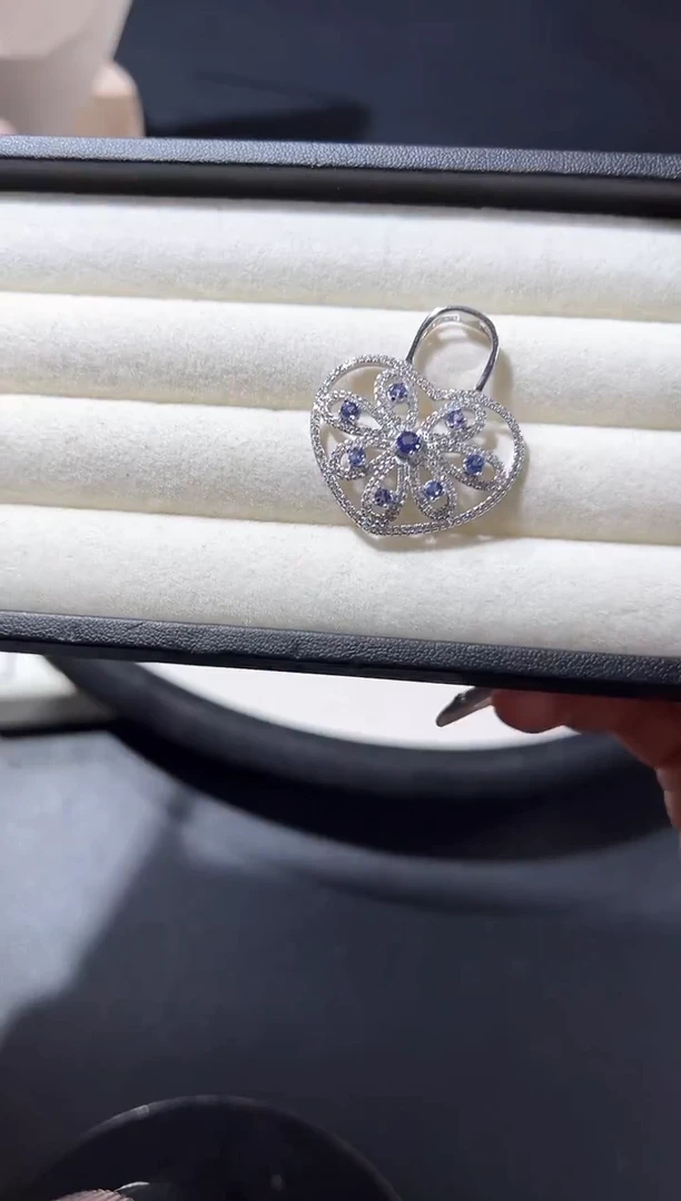 吊坠(不含链)银S925镶嵌坦桑石94q多样性发其一【1个】