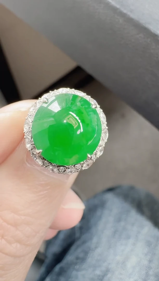 18K金镶嵌戒指翡翠寄售回流，24小时鉴赏期